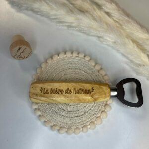 Décapsuleur en bois personnalisé et gravé "la bière de (prénom)"